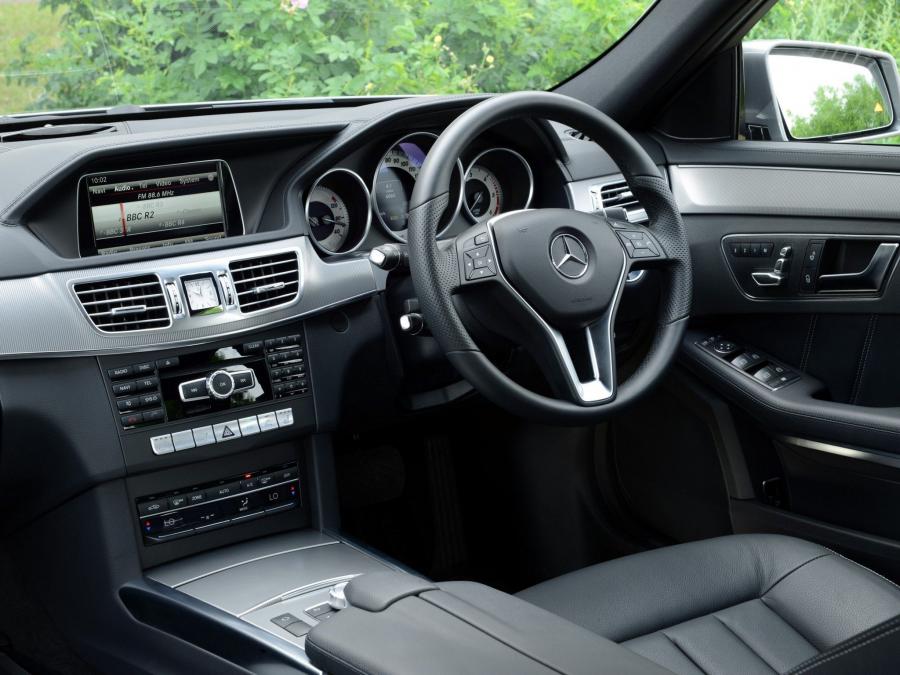  Mercedes-Benz E220 CDI 2013 года  (UK) (фото 3 из 16)